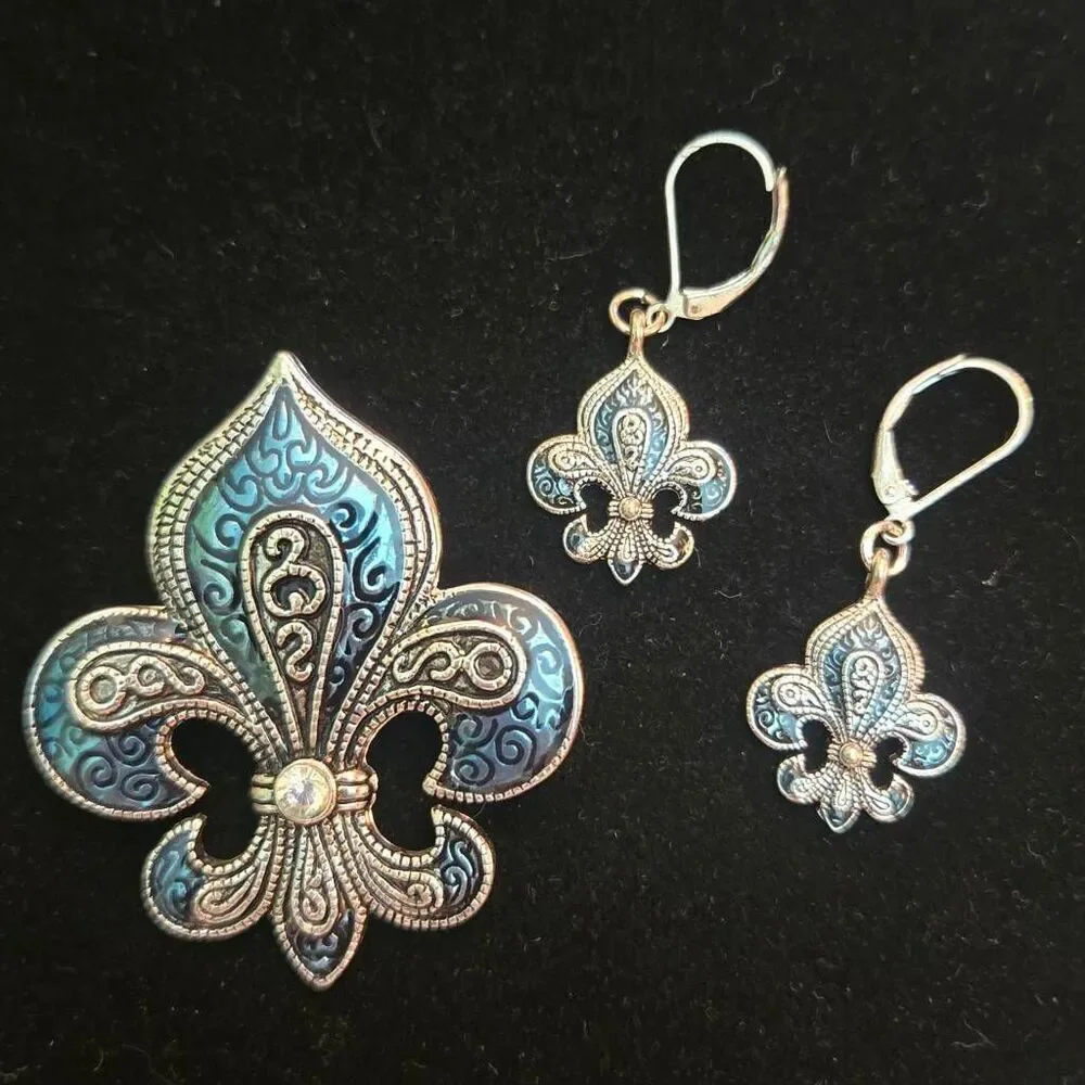 NEW Fleur De Lis Pendant / Pin with Earrings Blue and Silver